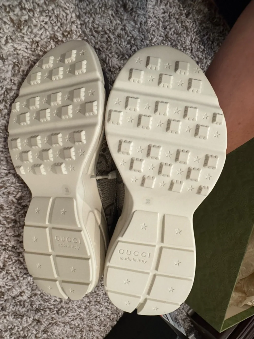 Gucci Beige GG Supreme Low-Top Sneakers with Cream Laces - Picture 3 of 5